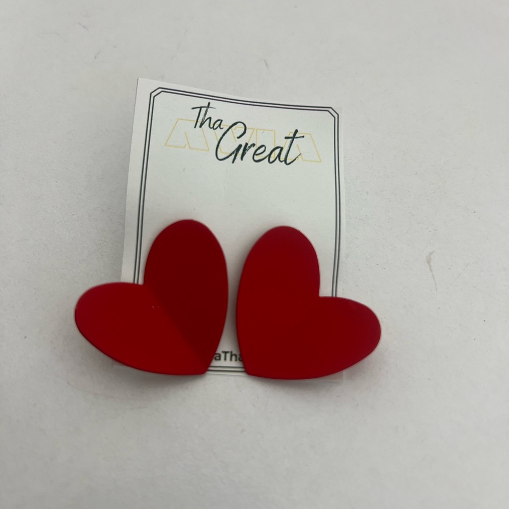 Heart stud earrings